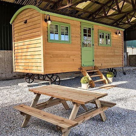 Finest Retreats - The Shepherd'S Hut At Northcombe Farm Beaworthy Exterior photo