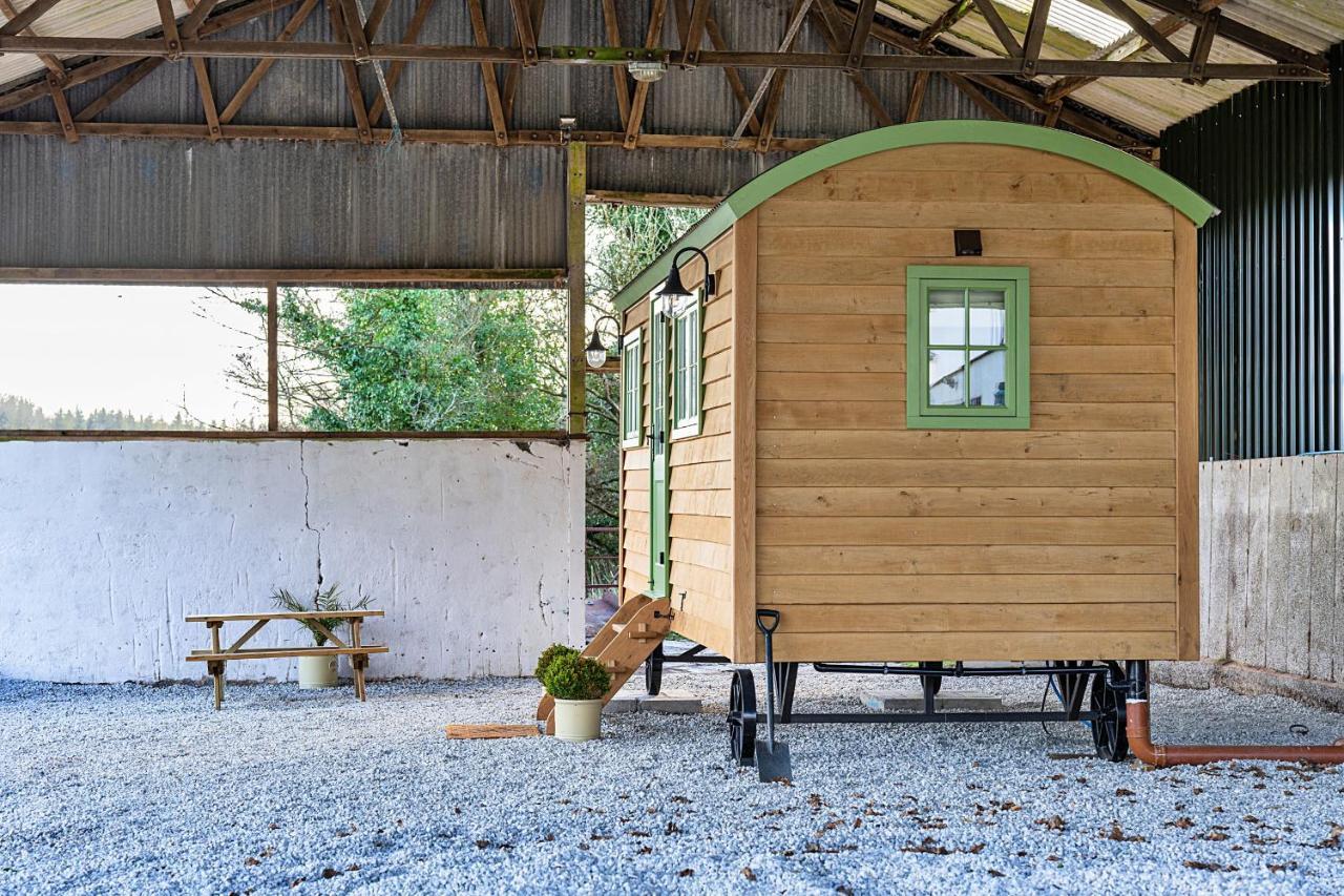 Finest Retreats - The Shepherd'S Hut At Northcombe Farm Beaworthy Exterior photo