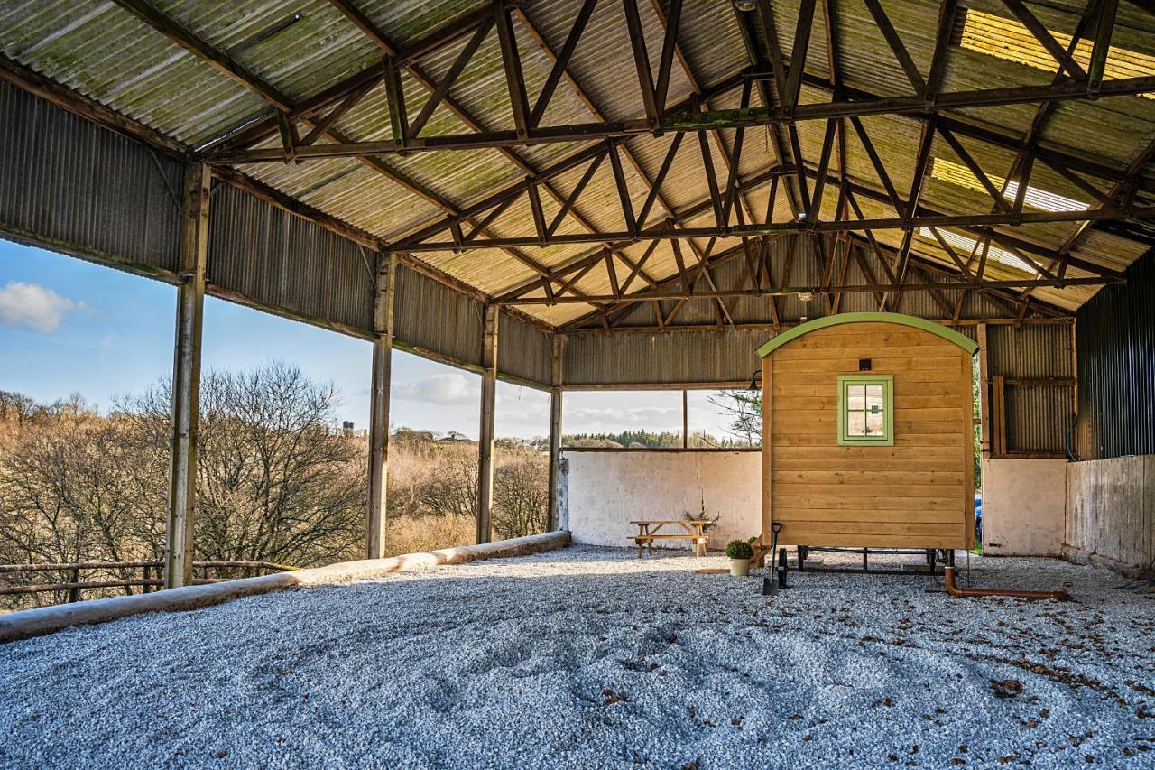 Finest Retreats - The Shepherd'S Hut At Northcombe Farm Beaworthy Exterior photo